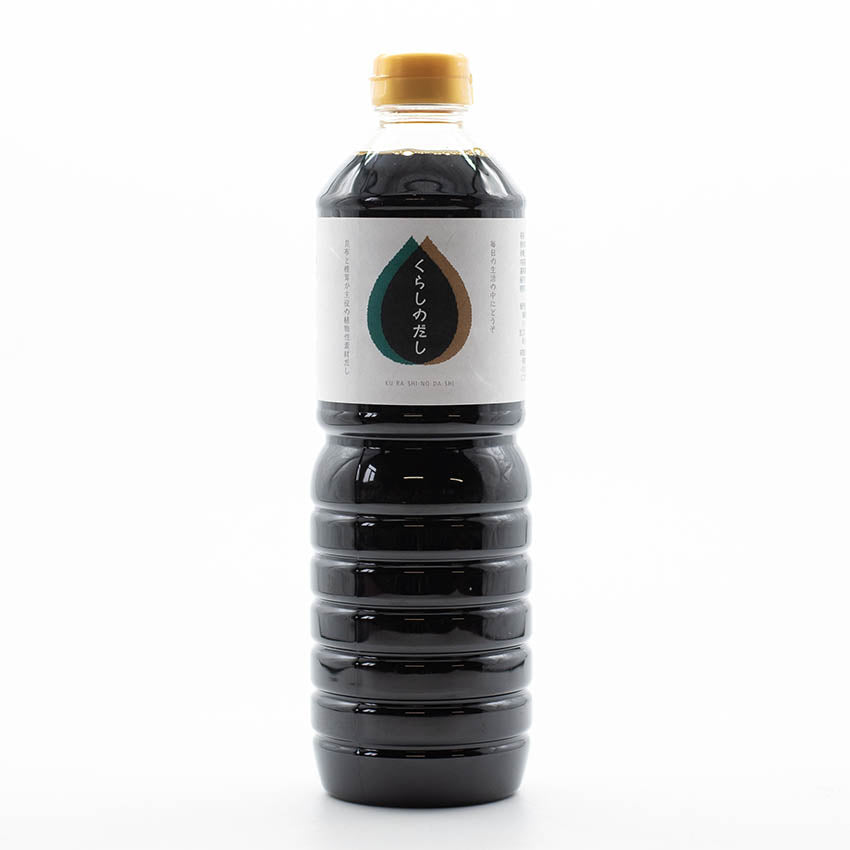 A plastic bottle with a gold cap and Japanese label featuring a teardrop design, filled with dark liquid—Concentrated Vegan Dashi—ideal for adding umami flavor to Japanese dishes.