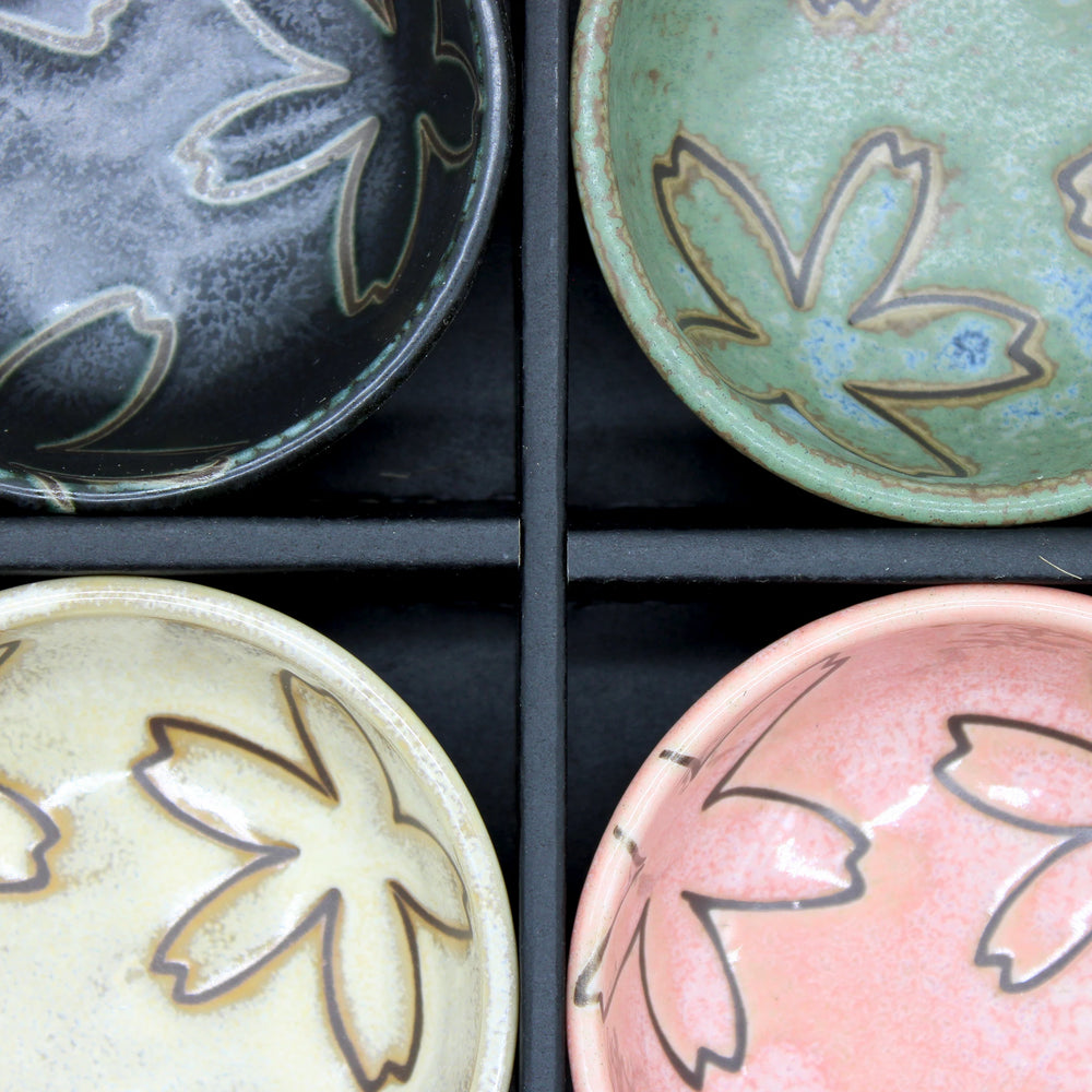 
                  
                    The Flower Design Sauce Dish Set of 4 features Japanese ceramic dishes in black, green, cream, and pink floral glazes—beautifully arranged and perfect as an elegant gift for any occasion.
                  
                