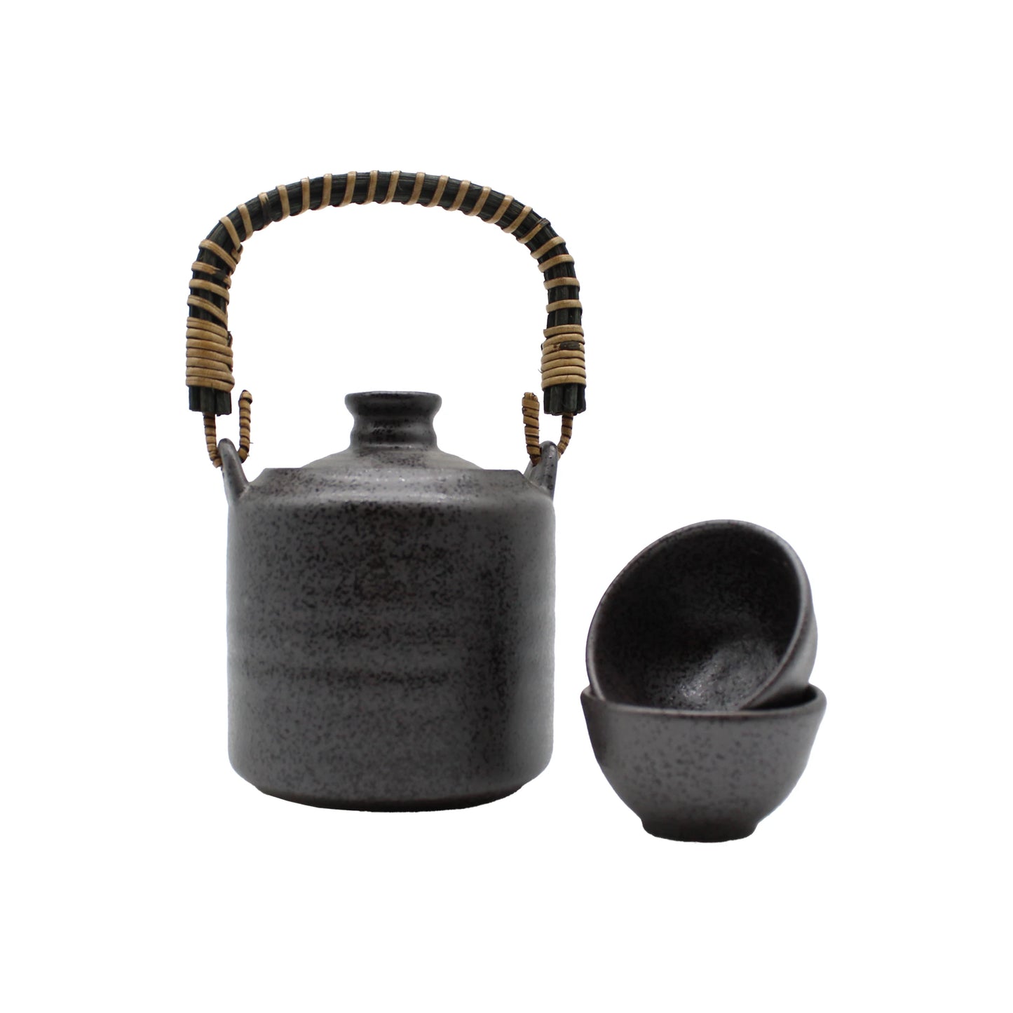 The Sake Heating or Chilling Pot With Ibushi Handle, made of black ceramic and featuring Japanese craftsmanship, sits beside two matching teacups on a white background.